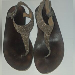 Callen Cordero “Caden” Gray Suede Studded Thong Sandals – Women’s Size 9